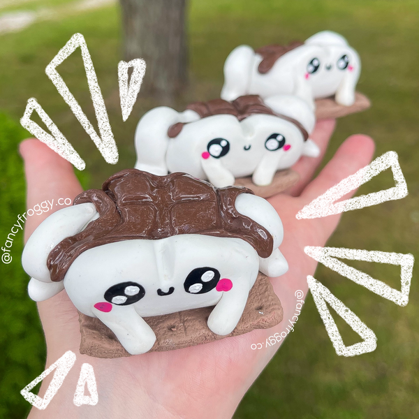 ⟡ LIMITED EDITION!⟡ S’mores Froggy Desk Friend