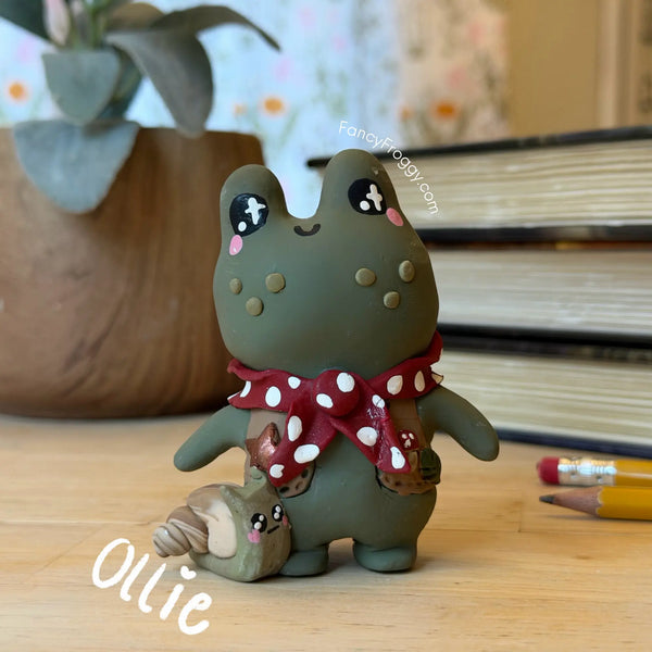 Ollie Desk Friend - Adventuring Outfit